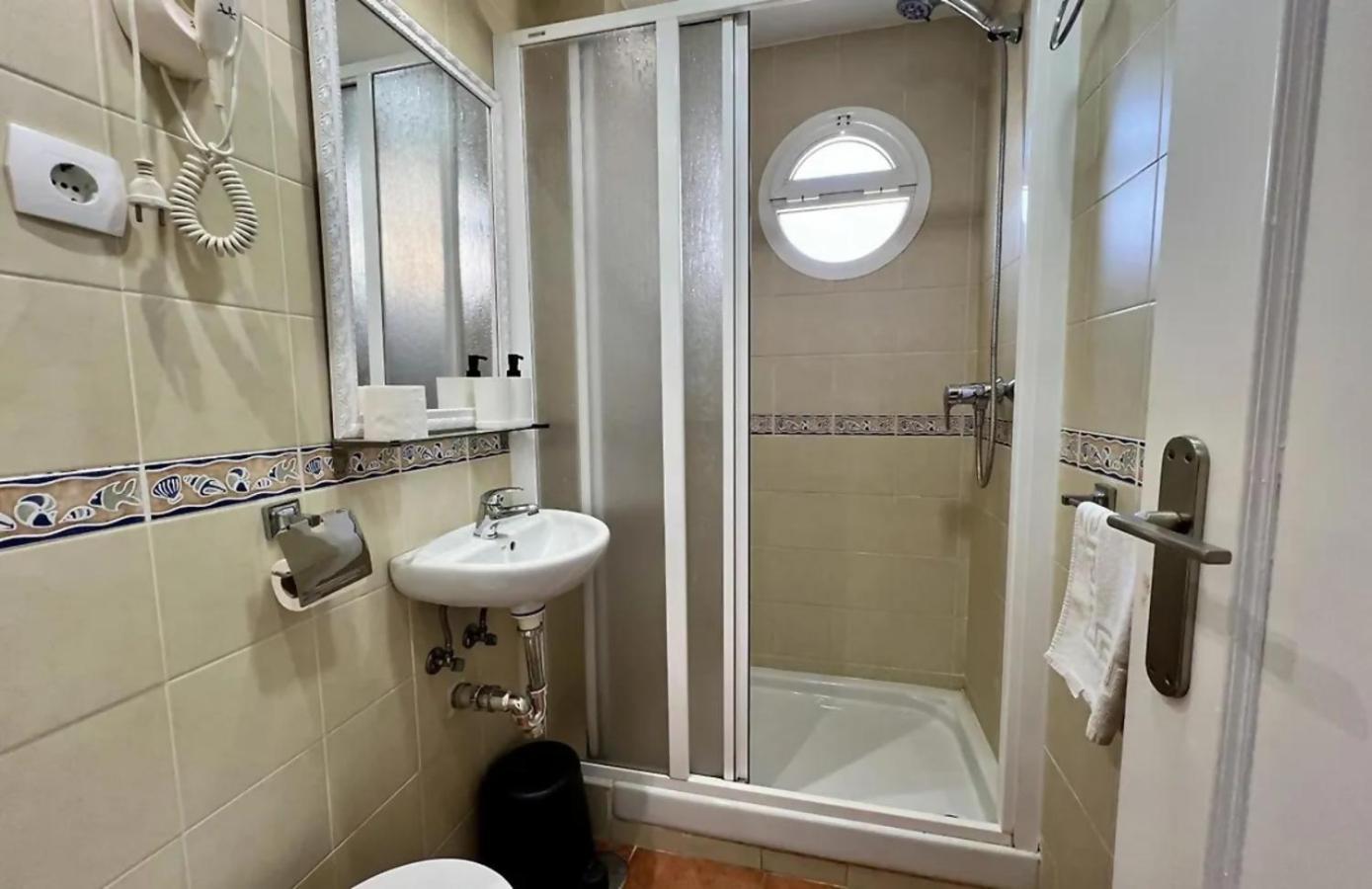 Apartamentos RC La Carihuela Torremolinos Exterior foto